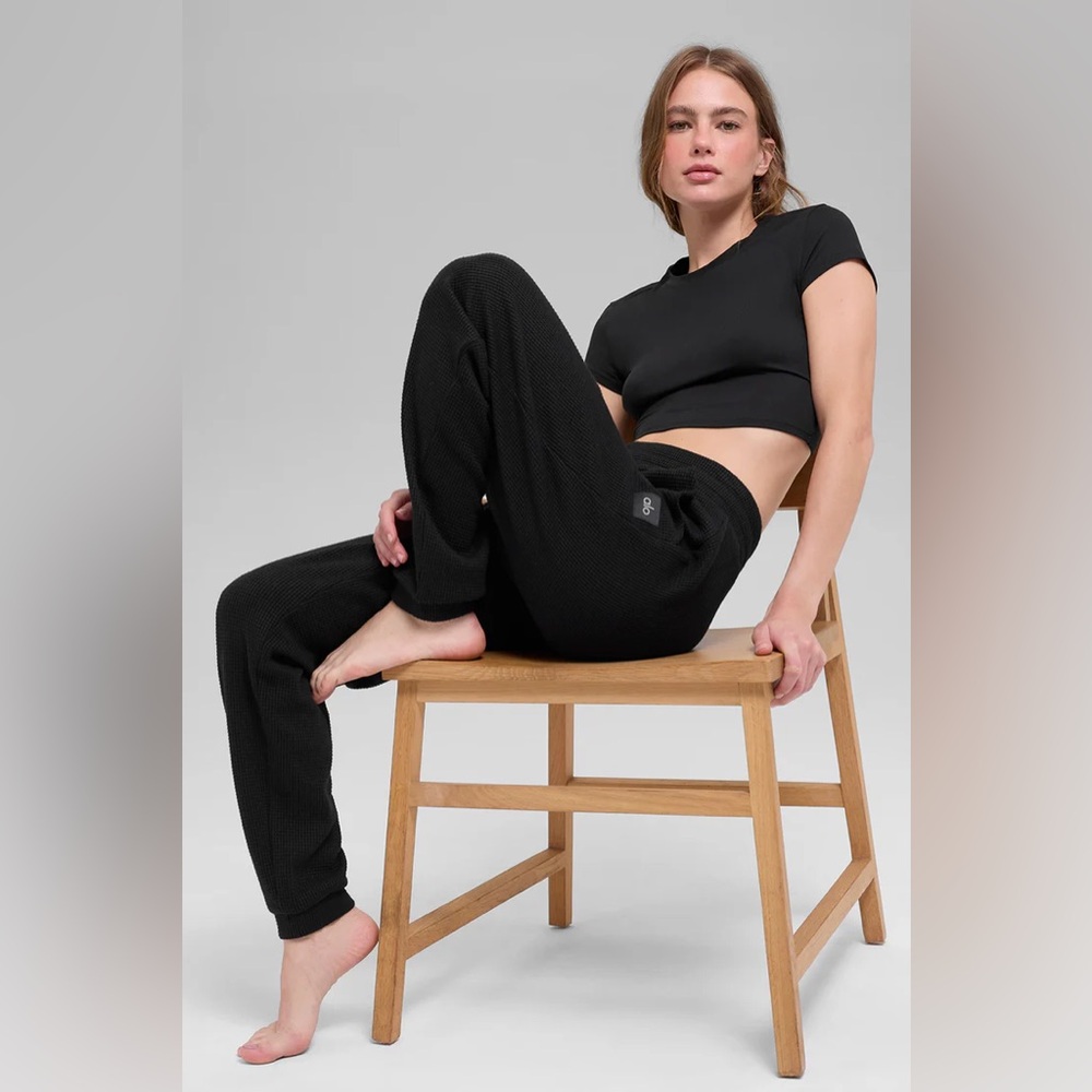 ALO YOGA | ✨NEW✨ Waffle Weekend Escape Jogger in Black - Picture 5 of 6
